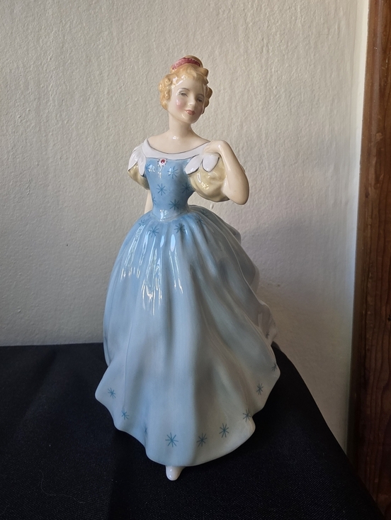 Royal Doulton Other - Royal Doulton Figurine Enchantment HN 2178 Made In England